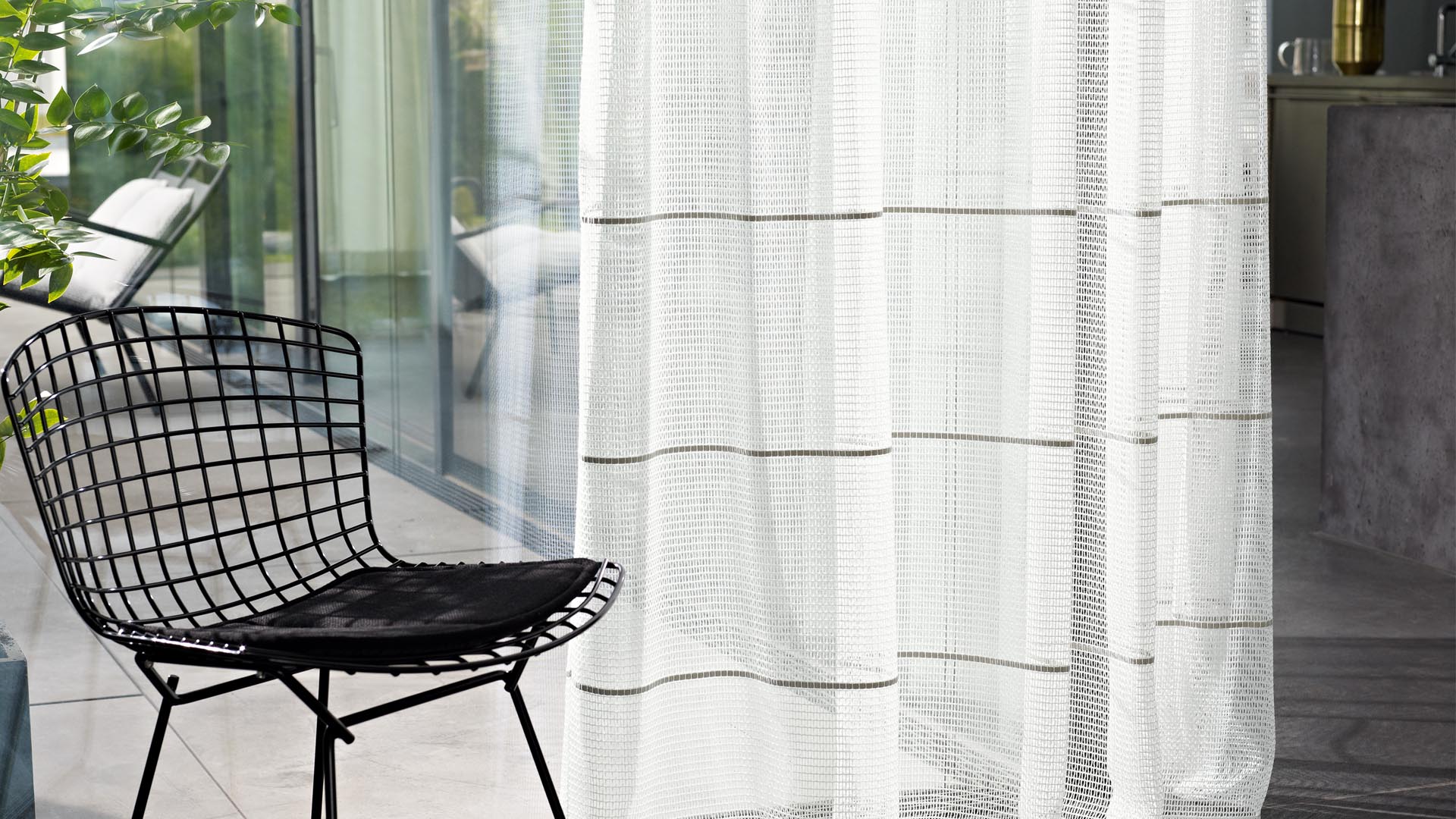 Raumausstattung – Wohnzimmer mit Vorhängen